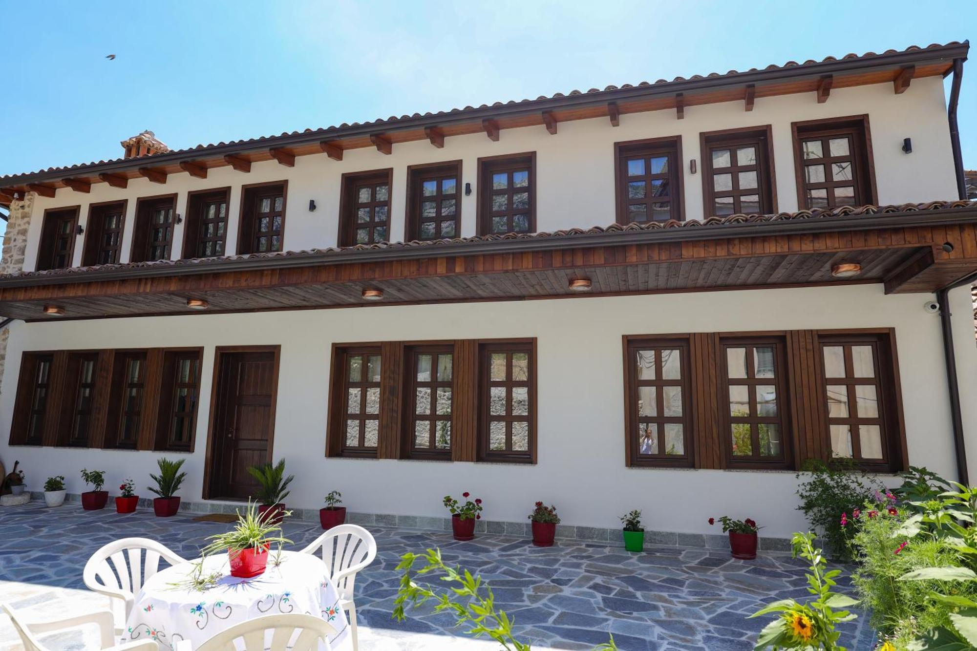 Hotel The House Of Dollma , Inside Kruja Castle Exterior foto